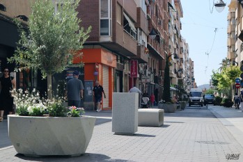 Nuevas jardineras y mobiliario urbano para Antonino Vera