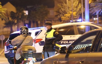Un conductor que casi cuadruplicaba la tasa de alcohol choc&oacute; contra una moto en Petrer