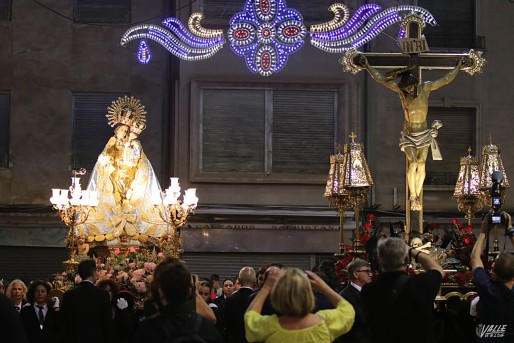La Virgen de la Salud y el Cristo del Buen Suceso procesionan juntos en una tarde para el recuerdo