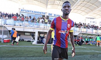 Elda se vuelca con el Deportivo (0-5)