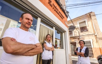 Las panader&iacute;as eldenses paran los hornos como protesta por la subida de la luz