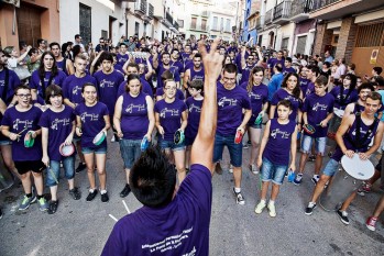 Dos m&uacute;sicos de Elda organizan una jornada para aprender batucada que acabar&aacute; con un macrodesfile