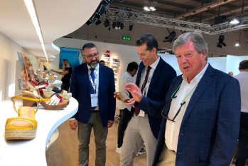 Diecis&eacute;is empresas de calzado de Elda participan en la feria italiana MICAM 