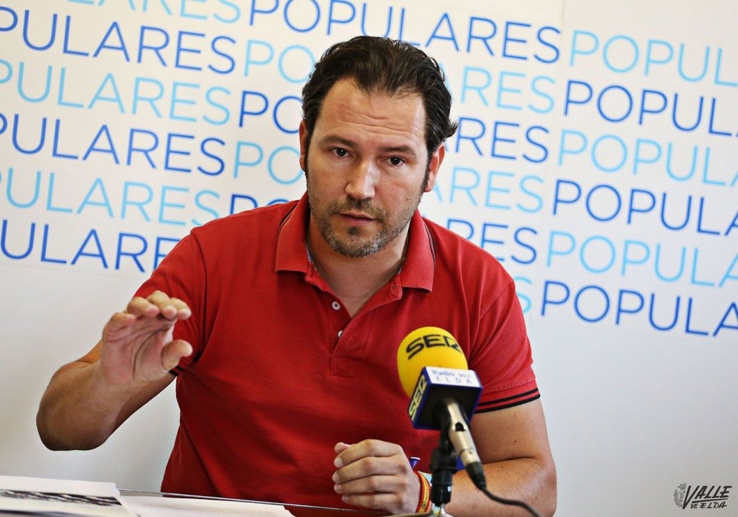 El PP cierra el debate sobre el valenciano al retirar la moción para defender la libertad lingüística en Elda El PP cierra el debate sobre el valenciano al retirar la moción para defender la libertad lingüística en Elda