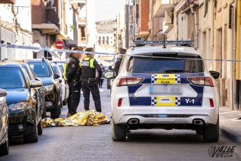 Conmoci&oacute;n por la muerte de un hombre en Elda en plena calle
