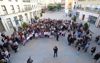 Indignaci&oacute;n feminista en Elda: unas 300 personas se manifiestan  contra la sentencia a "La manada"