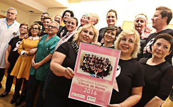 Pacientes con c&aacute;ncer de mama plantan cara a la enfermedad posando para un calendario