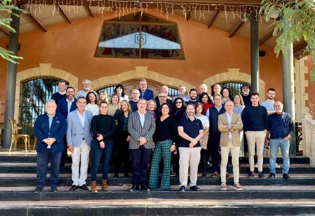 Vectalia reúne a los medios de comunicación en la bodega Casa Sicilia de Novelda Vectalia reúne a los medios de comunicación en la bodega Casa Sicilia de Novelda