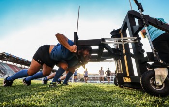 El Club de Rugby Monastil recibe un melier para mejorar sus entrenamientos