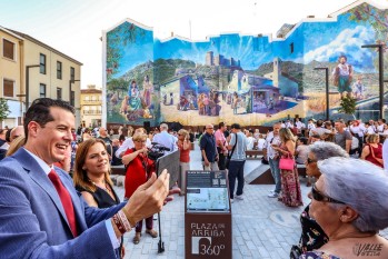 La inauguraci&oacute;n de la Plaza de Arriba causa una gran expectaci&oacute;n