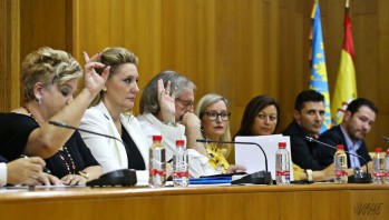 Elda inicia el proceso para adquirir ADOC en un pleno en el que Soler y De la Due&ntilde;a hicieron oficial su salida del PP
