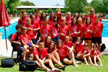 El equipo de nataci&oacute;n del CEE suma 10 nuevas medallas