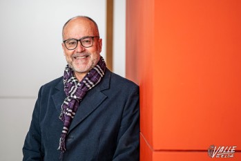 Gabriel Segura cumple diez a&ntilde;os como cronista: "Hay ganas de historia. Se palpa el orgullo de ser de Elda"