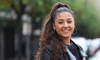 Shakira Mart&iacute;nez, la eldense que ha camelado con su voz a m&aacute;s de siete millones de personas