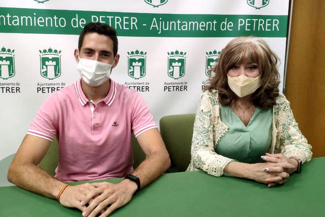 Adrián Romero es el nuevo presidente de la Comisión de Fiestas de la Santa Cruz Adrián Romero es el nuevo presidente de la Comisión de Fiestas de la Santa Cruz