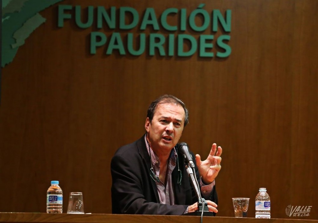 El Premio Planeta Javier Moro presentó su obra "A flor de piel" en la Fundación Paurides El Premio Planeta Javier Moro presentó su obra "A flor de piel" en la Fundación Paurides