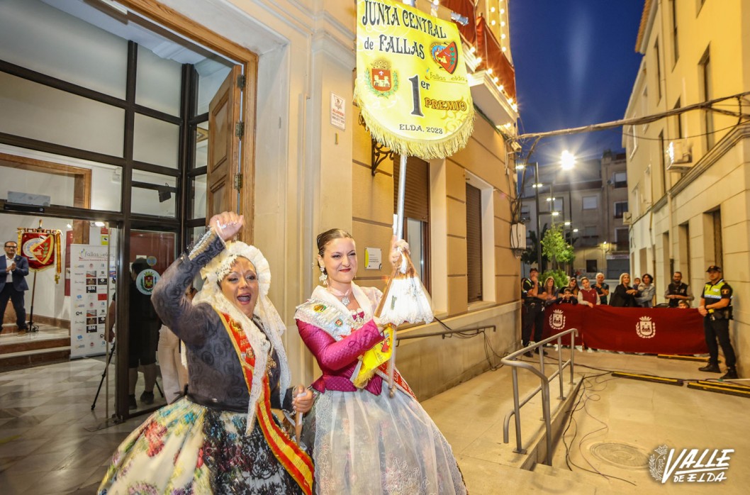 José Antonio "Las 300" consigue el primer premio de Fallas mientras que Zona Centro repite en categoría infantil José Antonio "Las 300" consigue el primer premio de Fallas mientras que Zona Centro repite en categoría infantil