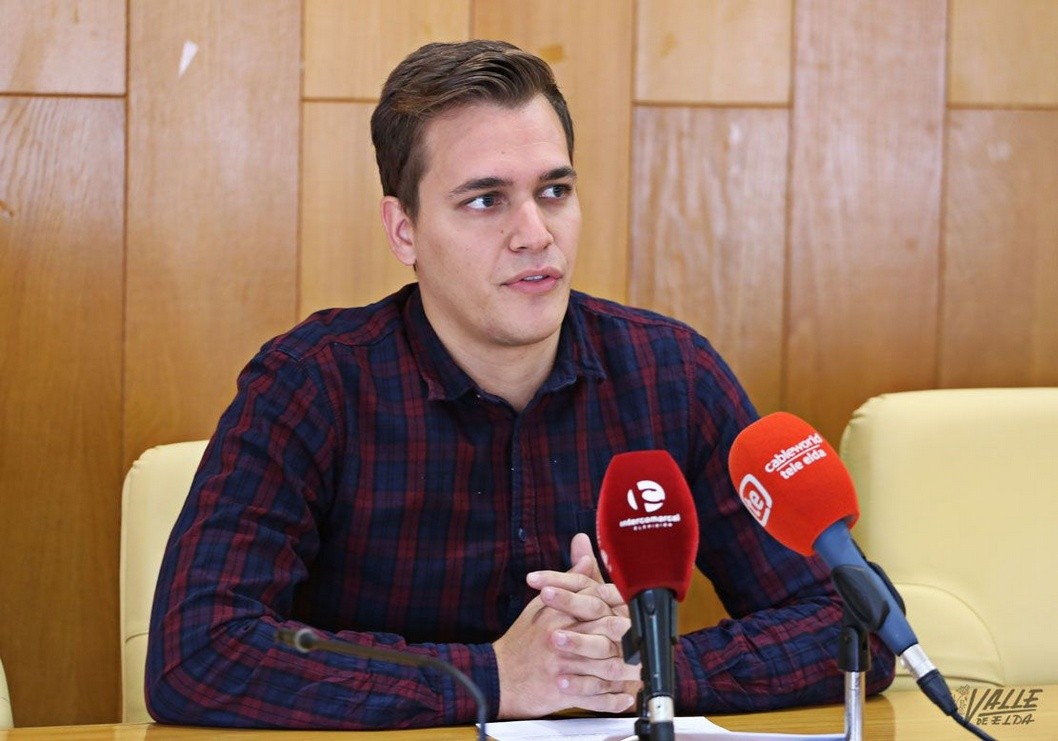 IU y Podemos Elda animan a la juventud a contrarrestar "el abuso del servicio de transporte universitario" IU y Podemos Elda animan a la juventud a contrarrestar "el abuso del servicio de transporte universitario"