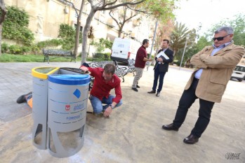 Elda instala papeleras para promover el reciclaje