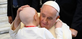 Dolor y oraci&oacute;n en Elda y Petrer por la muerte del Papa Francisco, &ldquo;mensajero de la paz y la esperanza&rdquo;
