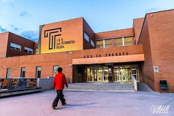 El IES La Torreta de Elda y 10 empresas firman un acuerdo para conectar la FP con el mundo empresarial