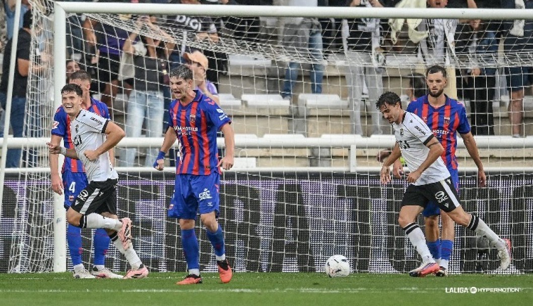 El CD Eldense vuelve a merecer m&aacute;s pero cae ante el Burgos (1-0)