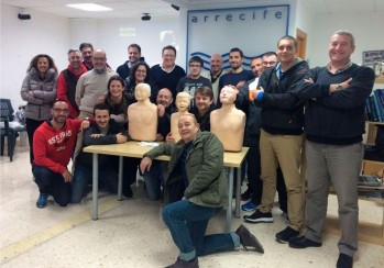 El Club de Submarinismo Arrecife de Elda realiza un curso de Reanimaci&oacute;n Cardio Pulmonar y Soporte Vital B&aacute;sico