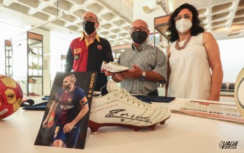Las botas de Iniesta ya est&aacute;n en el Museo del Calzado