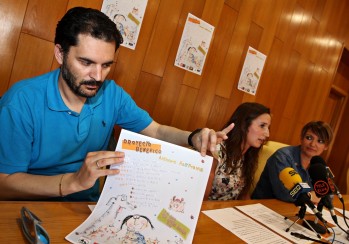 El colegio Antonio Machado acoge "Ap&eacute;rrate, ad&oacute;ptame" un proyecto para fomentar la adopci&oacute;n de perros