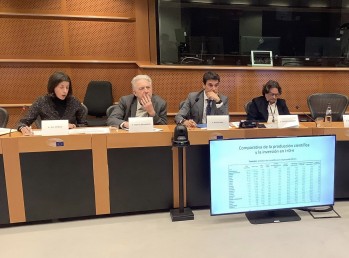 La eldense A&iacute;da Gil presenta un estudio sobre la inteligencia artificial en el Parlamento Europeo
