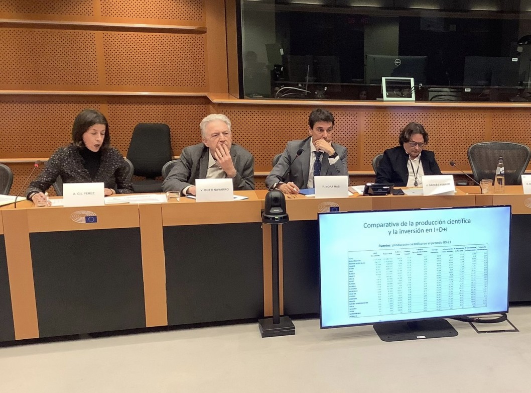 La eldense Aída Gil presenta un estudio sobre la inteligencia artificial en el Parlamento Europeo La eldense Aída Gil presenta un estudio sobre la inteligencia artificial en el Parlamento Europeo