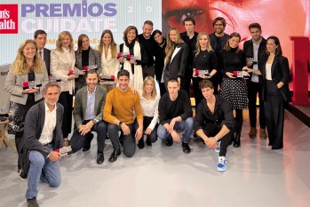 Irene Esteve recibe el premio Cu&iacute;date Men&rsquo;s Health 2022 al Mejor Dise&ntilde;o de Sonrisa