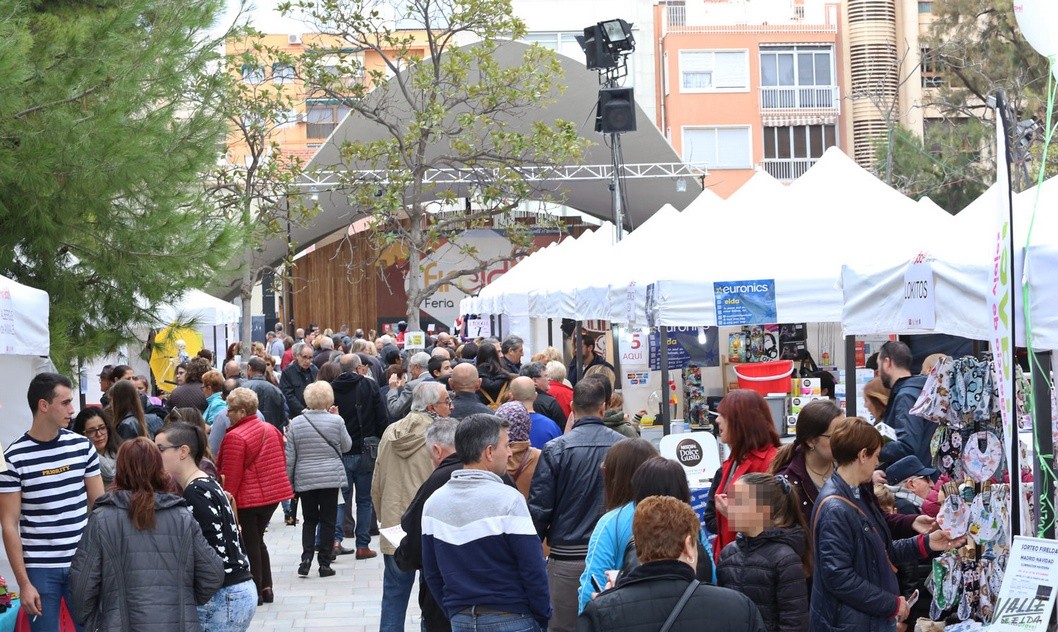 Firelda saca los comercios a la Plaza Castelar Firelda saca los comercios a la Plaza Castelar