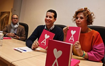 Agatha Ruiz de la Prada presenta su libro "Zapatos" en Elda y resalta el valor del Museo del Calzado