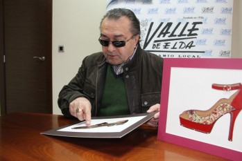 El modelista Mois&eacute;s Pic&oacute; presenta una original exposici&oacute;n de dibujos en El Corte Ingl&eacute;s de Alicante