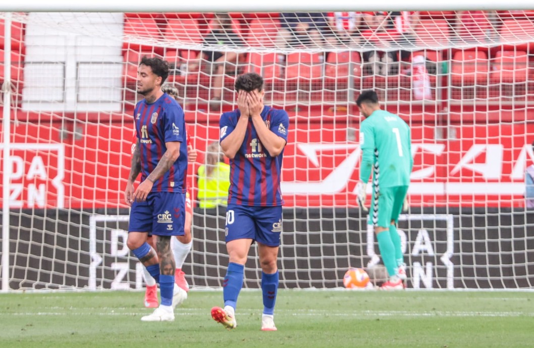 El Eldense se apaga en Almería (5-0) El Eldense se apaga en Almería (5-0)