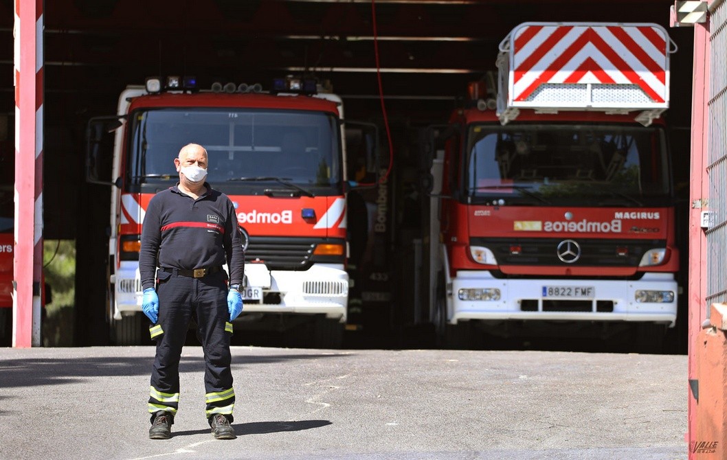 Amancio Guerrero, jefe de bomberos: "Hemos cambiado el sistema de actuación para evitar contagios dentro de la plantilla" Amancio Guerrero, jefe de bomberos: "Hemos cambiado el sistema de actuación para evitar contagios dentro de la plantilla"