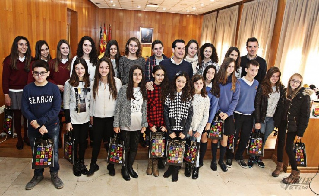 Conselleria distingue a 22 alumnos eldenses con el Premio Extraordinario al Rendimiento Académico Conselleria distingue a 22 alumnos eldenses con el Premio Extraordinario al Rendimiento Académico