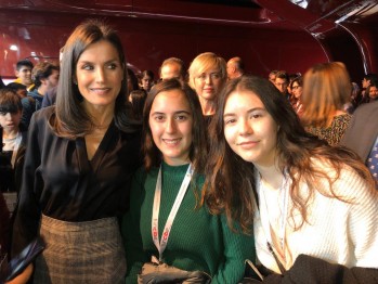 Alumnos de la Sagrada Familia recibieron el premio a la mejor Infograf&iacute;a ante la reina Letizia