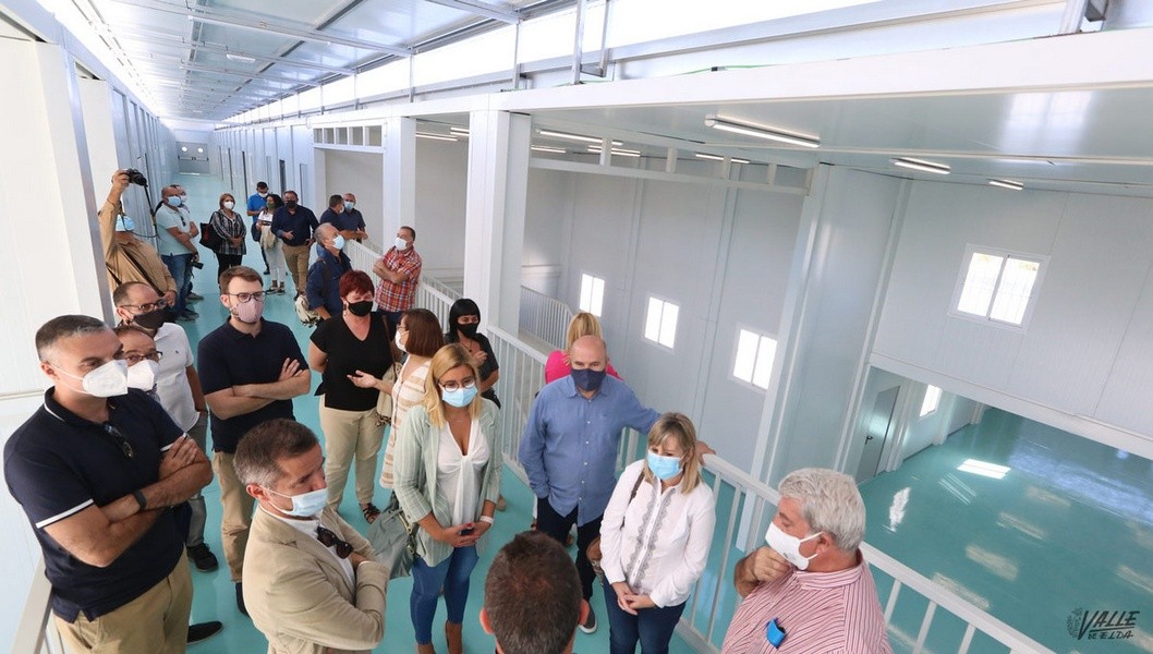 El IES Azorín comienza el traslado a las aulas prefabricadas para empezar tras el puente de octubre El IES Azorín comienza el traslado a las aulas prefabricadas para empezar tras el puente de octubre