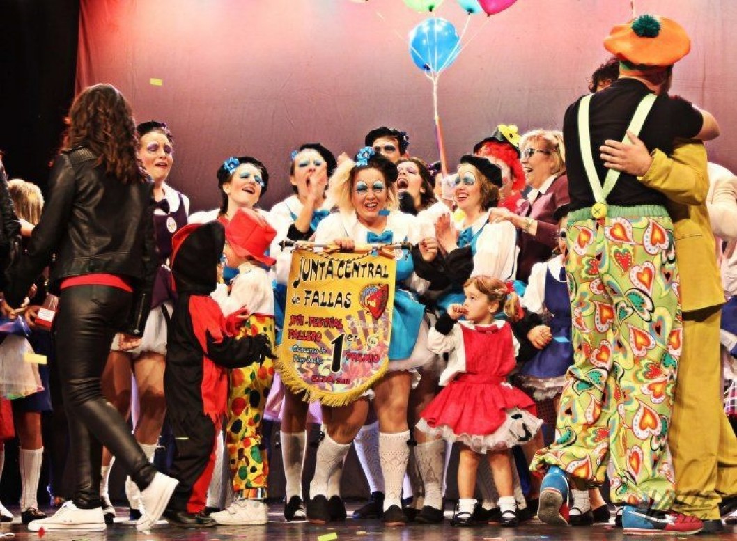 Fraternidad vence en el 17º Festival Fallero en un Teatro Castelar abarrotado de público Fraternidad vence en el 17º Festival Fallero en un Teatro Castelar abarrotado de público