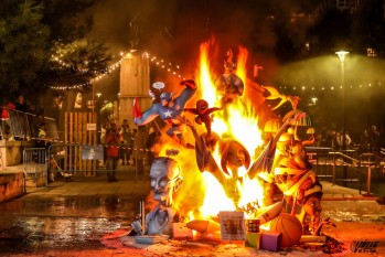 El fuego purificador puso el punto y final a las Fallas de Elda