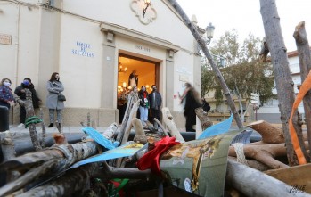San Ant&oacute;n se asoma a la calle para saludar a los eldenses