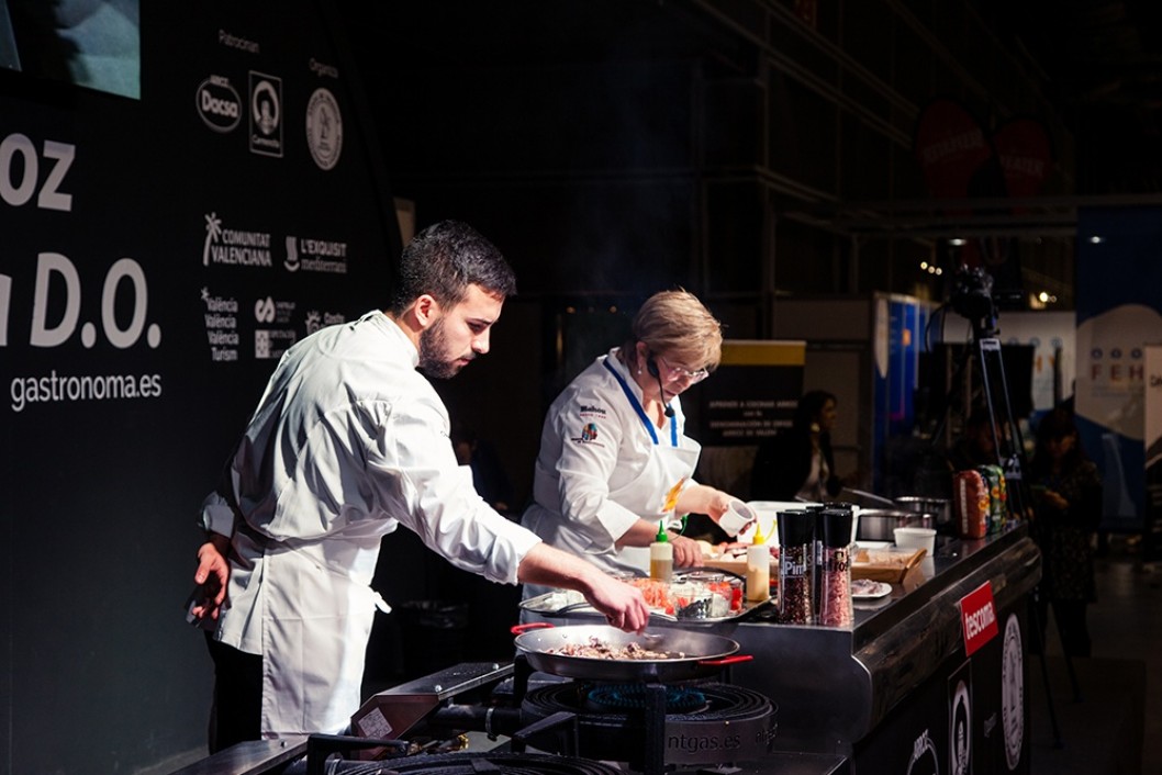 La chef Mari Carmen Vélez de Petrer realiza una ponencia en la Feria Gastronómica del Mediterráneo La chef Mari Carmen Vélez de Petrer realiza una ponencia en la Feria Gastronómica del Mediterráneo