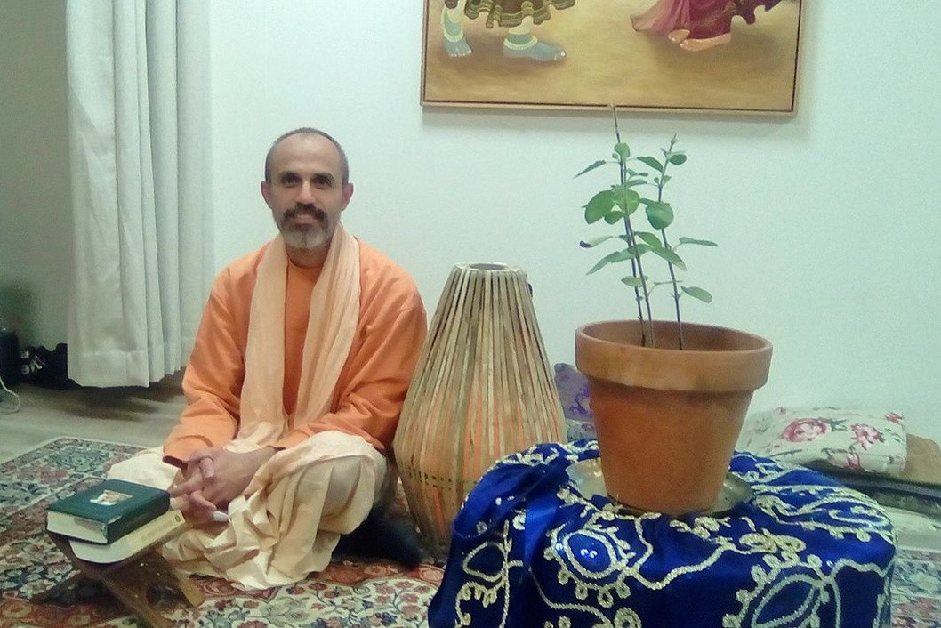 Fernando Neira, monje eldense Hare Krisna: "En el mundo se están perdiendo los valores espirituales y humanos" Fernando Neira, monje eldense Hare Krisna: "En el mundo se están perdiendo los valores espirituales y humanos"