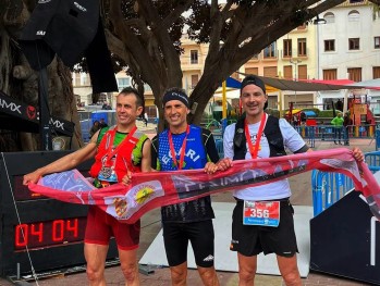 Miguel &Aacute;ngel S&aacute;nchez y Luis Rico consiguen medalla en la Marat&oacute;n Perimetral de Benissa