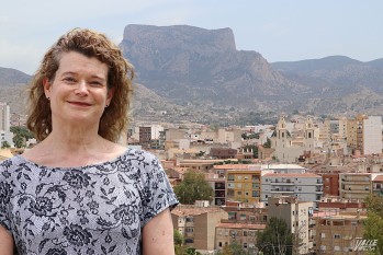 Satur Rueda: "Soy eldense por los cuatro costados y defiendo las tradiciones locales por encima de todo"