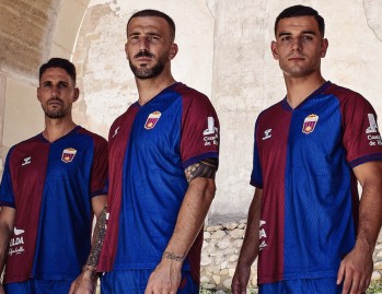 El Eldense presenta su nueva equipaci&oacute;n local para la temporada 2025/26