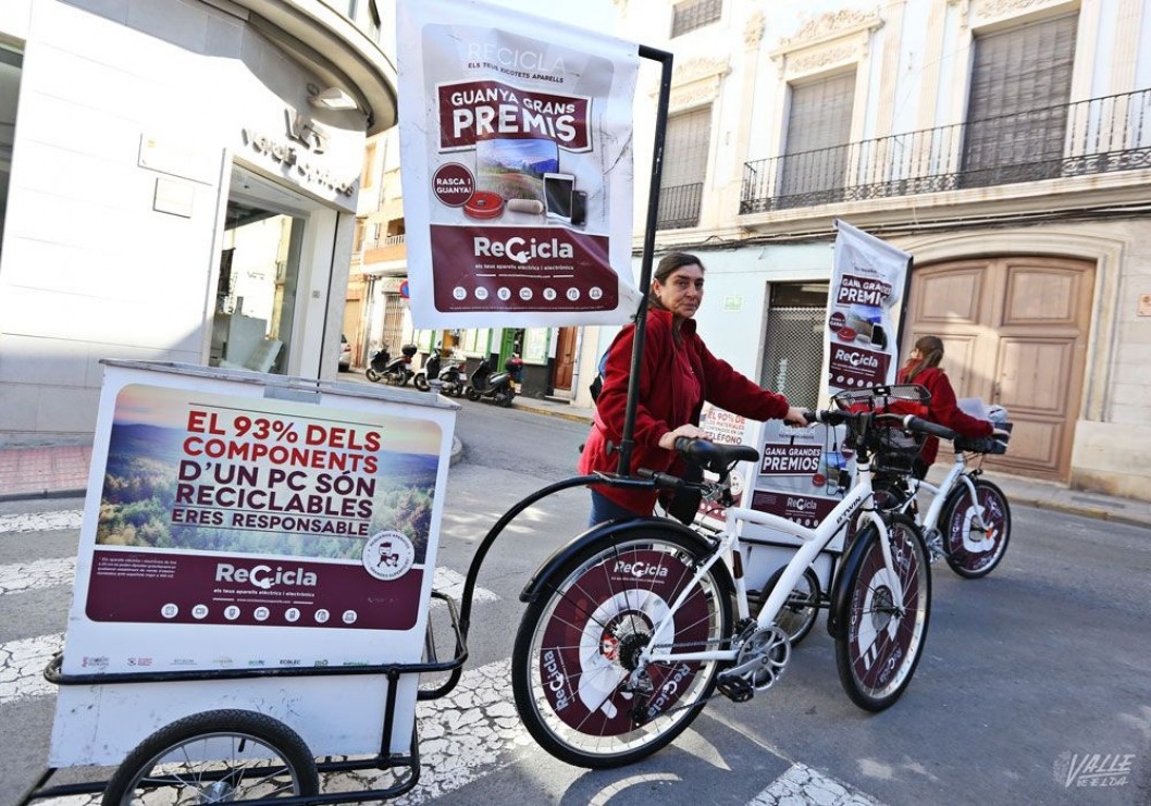 Dos bicicletas de reciclado de aparatos electrónicos invitan a la ciudadanía a colaborar Dos bicicletas de reciclado de aparatos electrónicos invitan a la ciudadanía a colaborar