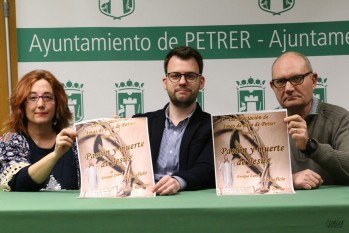 La Asociaci&oacute;n Amas de Casa representa la Pasi&oacute;n y Muerte de Cristo en el Teatro Cervantes